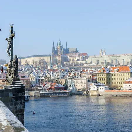 Deluxe Apartments With Balcony Near Center Prague Exterior photo