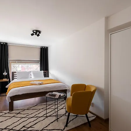 Deluxe Apartments With Balcony Near Center Prague Exterior photo
