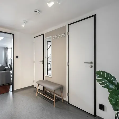 Deluxe Apartments With Balcony Near Center Prague Exterior photo