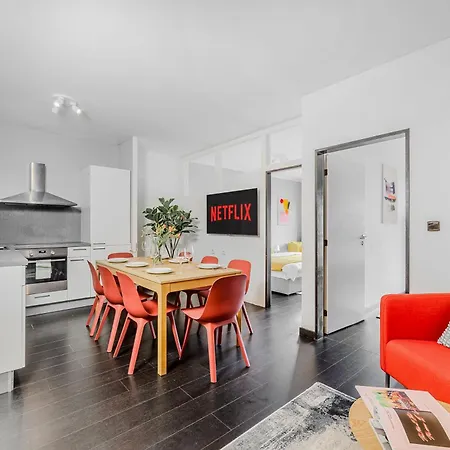 Deluxe Apartments With Balcony Near Center Prague Exterior photo