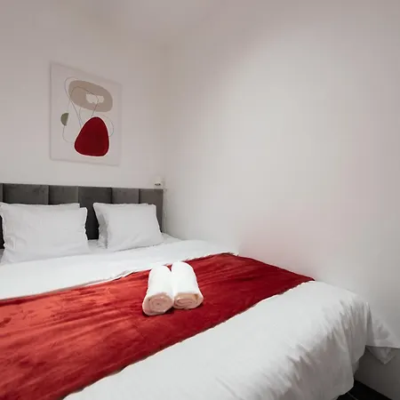 Deluxe Apartments With Balcony Near Center Prague Exterior photo