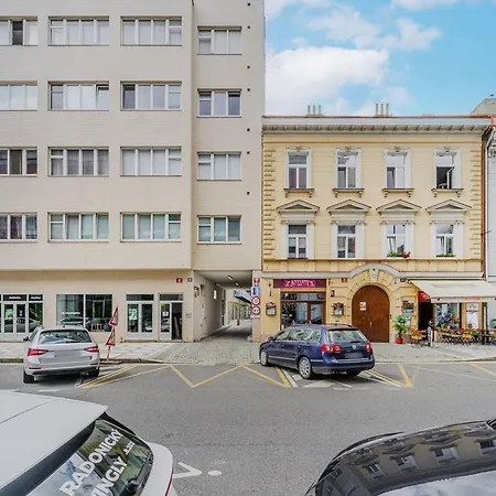 Deluxe Apartments With Balcony Near Center Prague Exterior photo