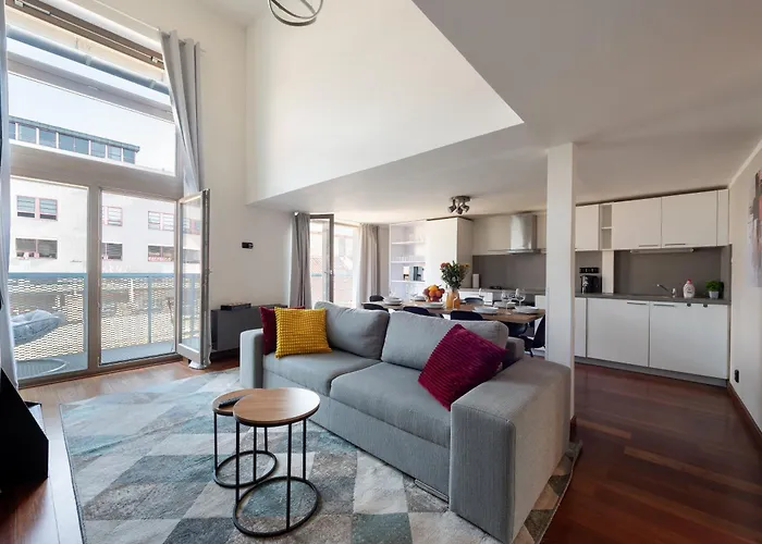 Deluxe Apartments With Balcony Near Center Prague