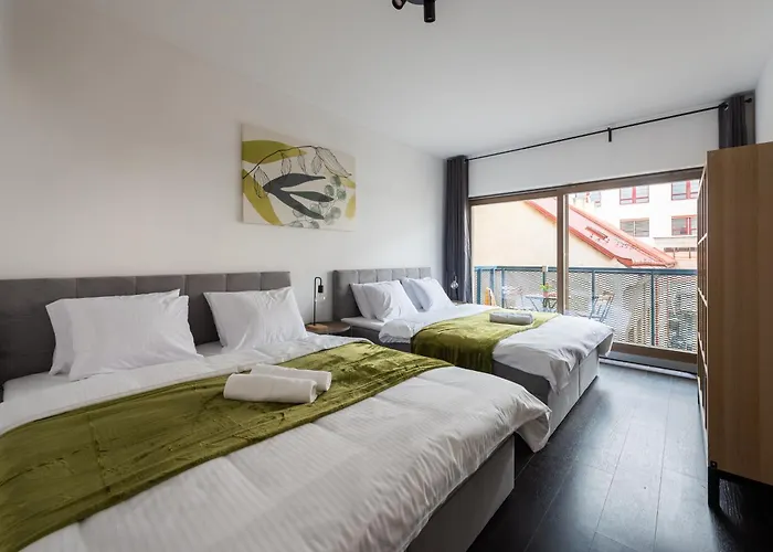 Deluxe Apartments With Balcony Near Center Prague