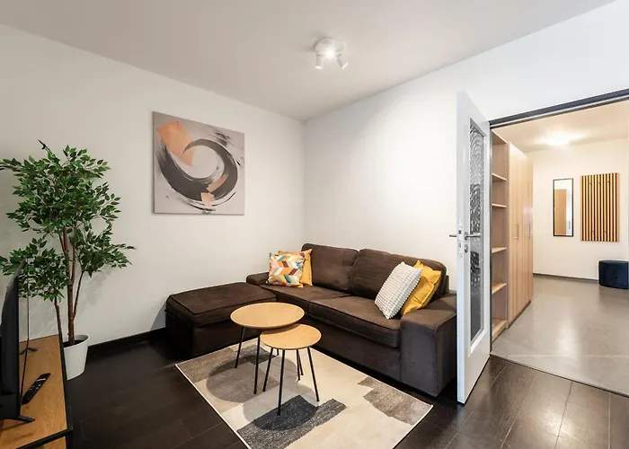 Deluxe Apartments With Balcony Near Center Prague