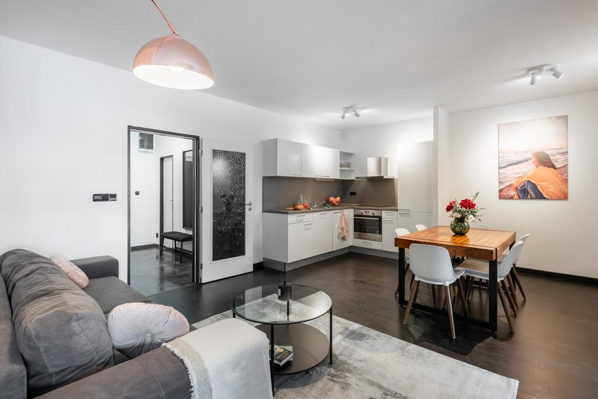 Apartament Deluxe With Balcony Near Center Praga