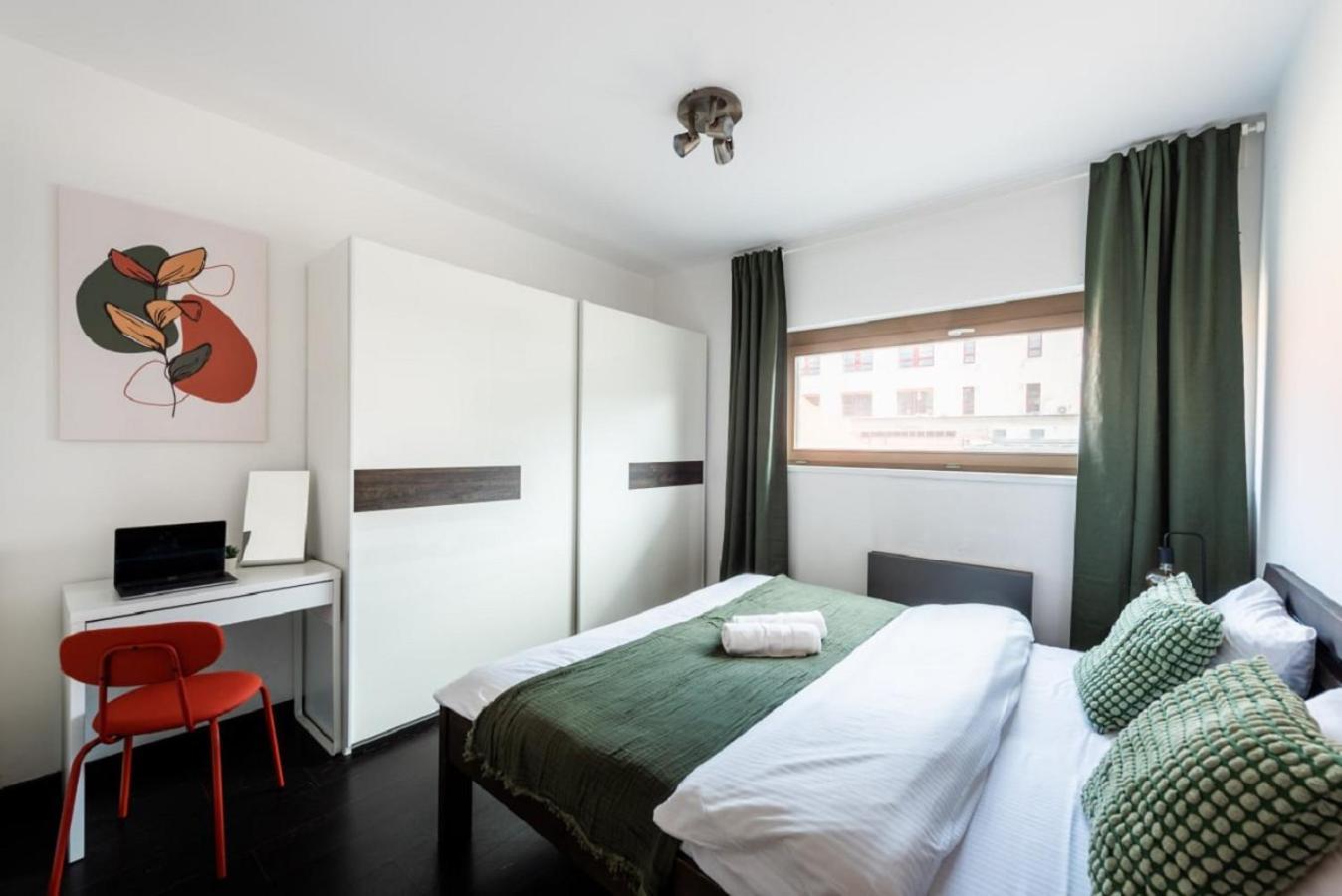 Deluxe With Balcony Near Center Apartament *