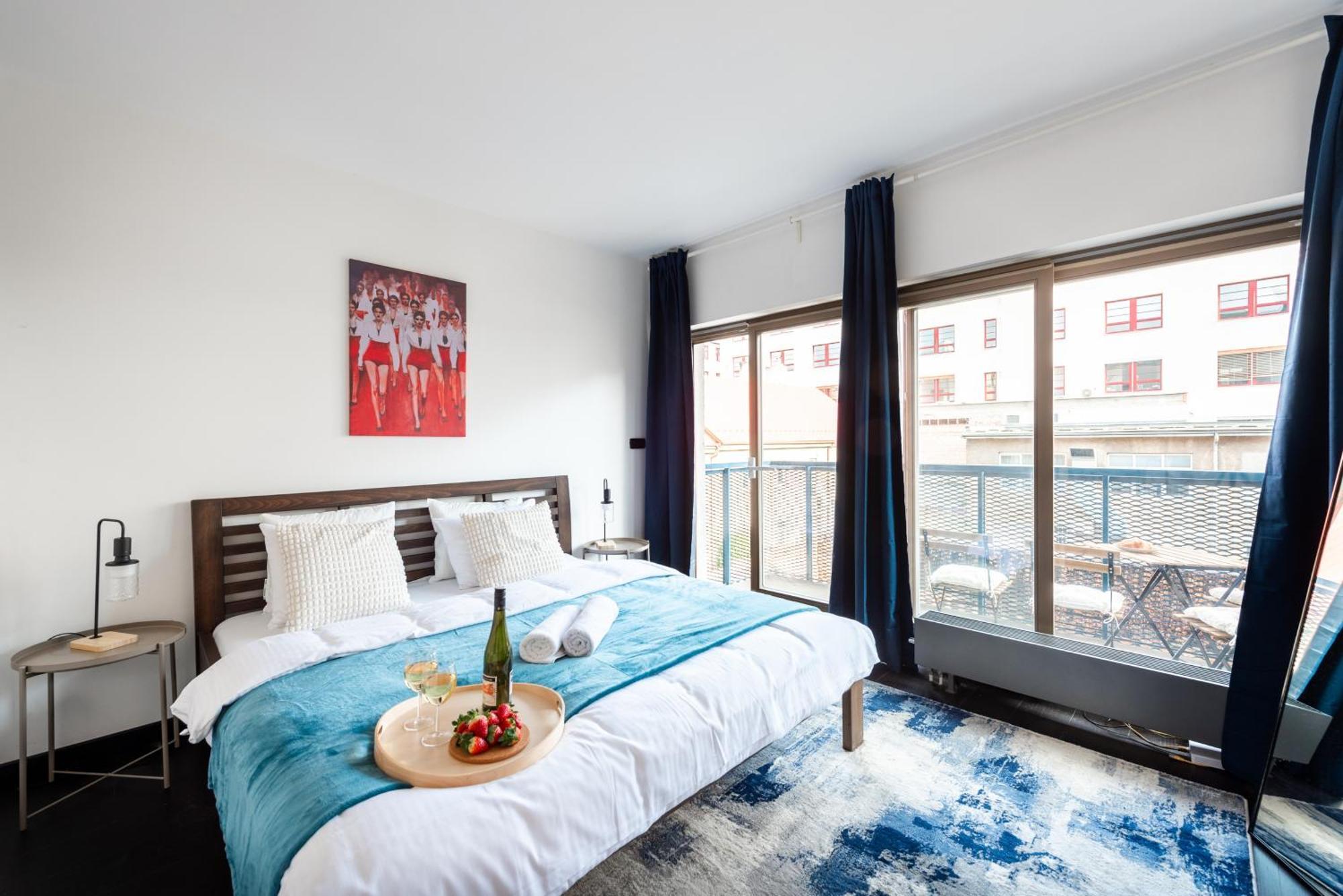 Deluxe With Balcony Near Center Apartament Praga