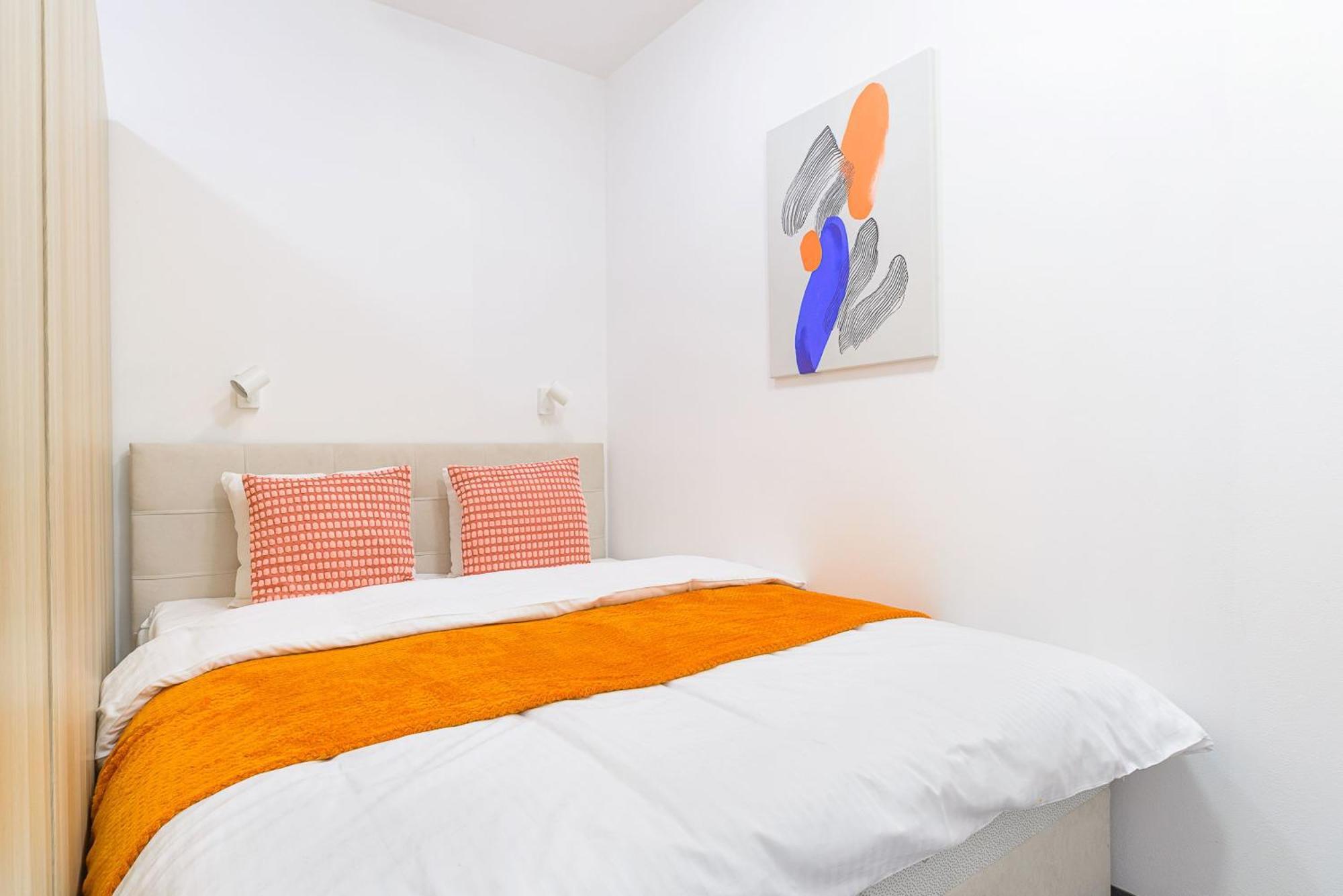 Deluxe With Balcony Near Center *