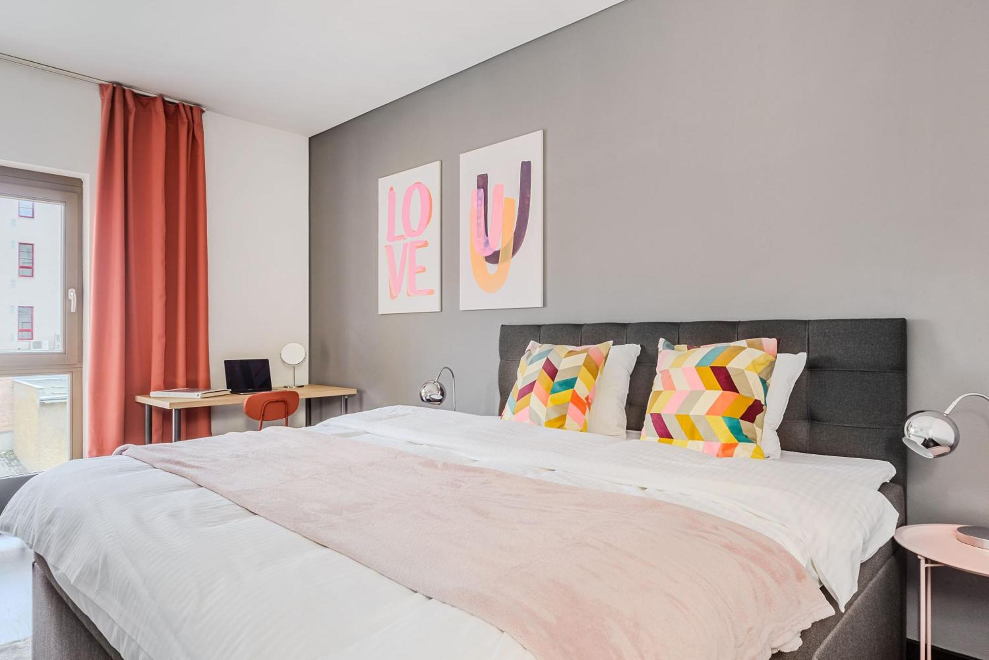Deluxe With Balcony Near Center Apartament *