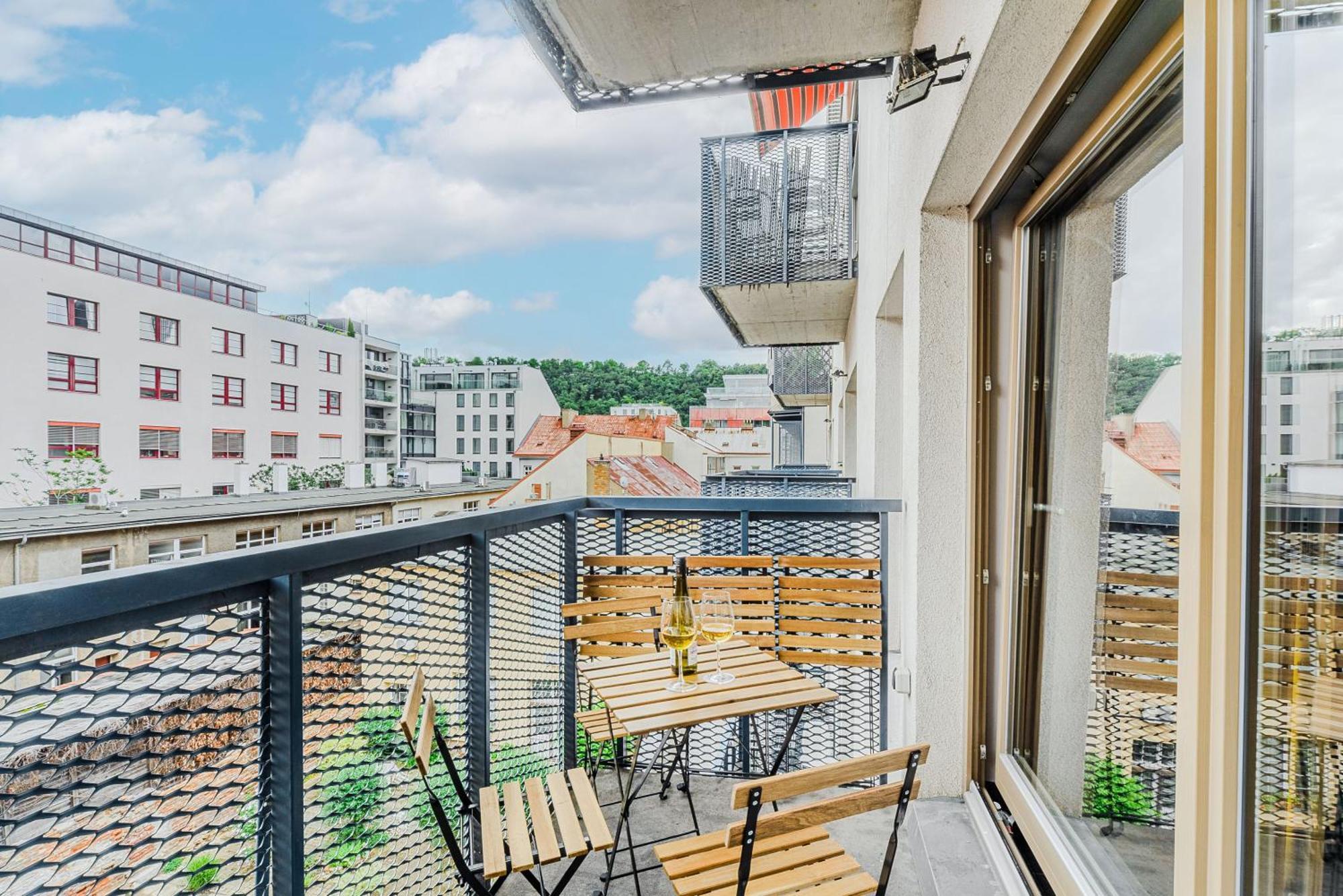 Deluxe With Balcony Near Center *