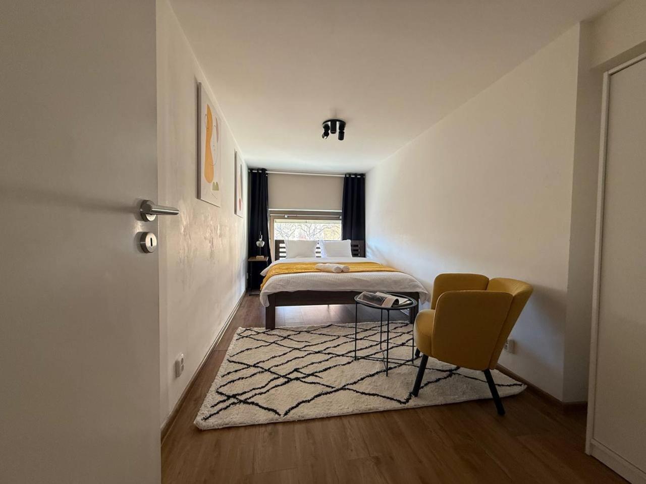 Deluxe With Balcony Near Center