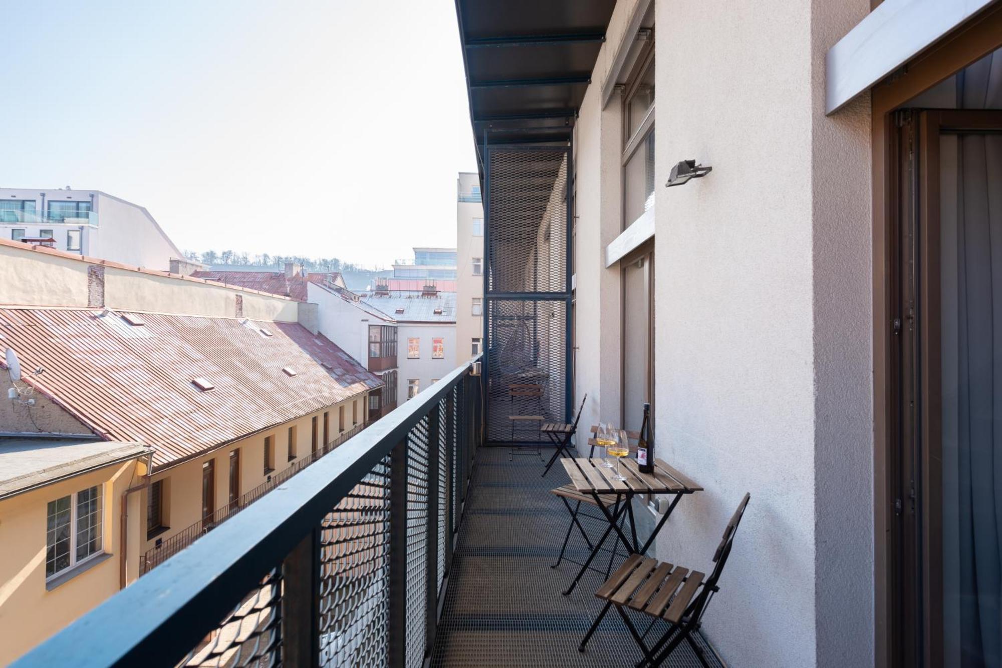 Deluxe With Balcony Near Center