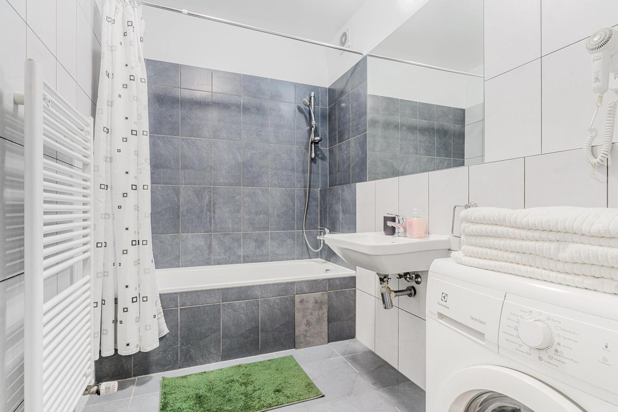 Deluxe With Balcony Near Center *