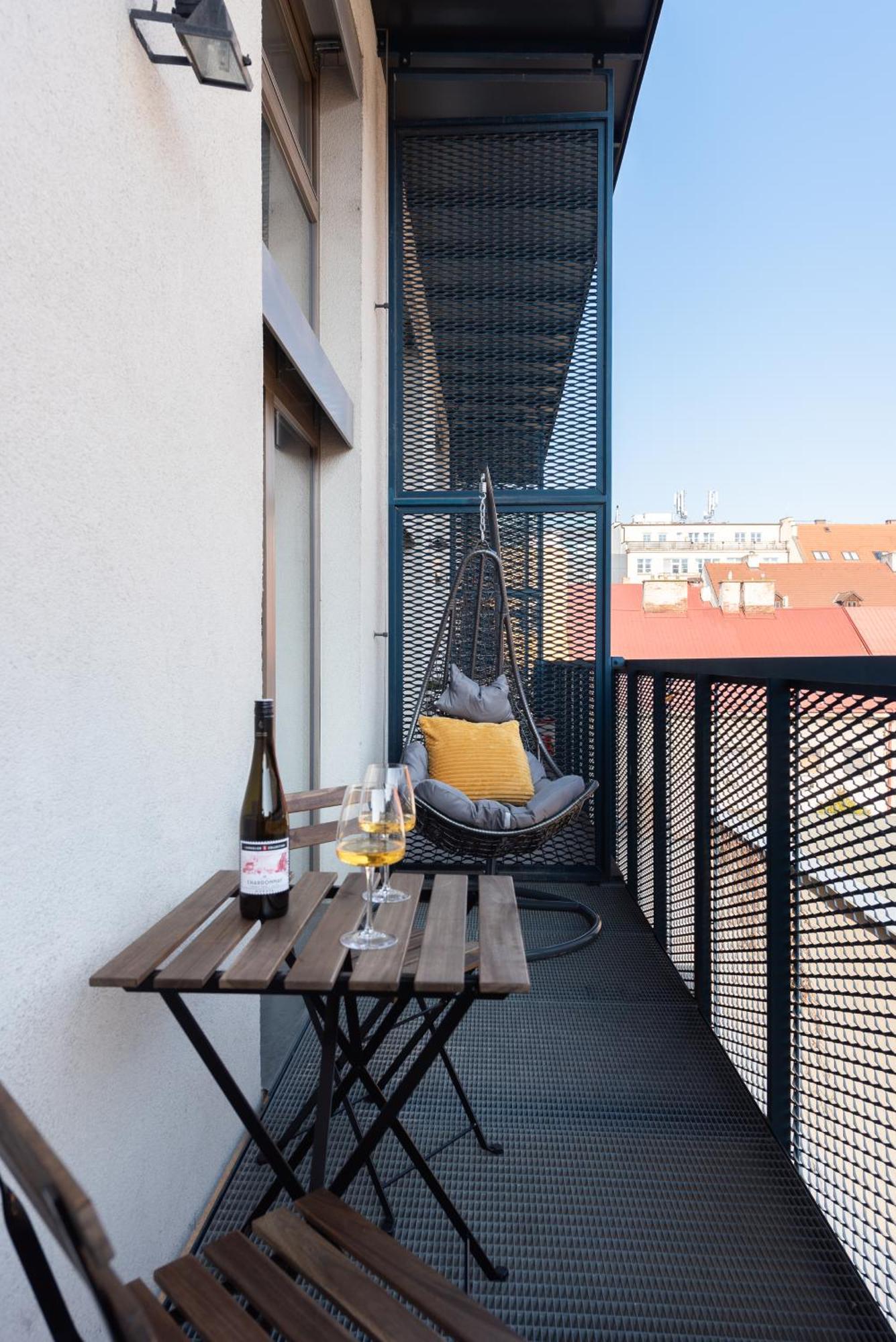 Deluxe With Balcony Near Center